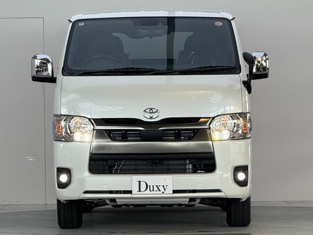 ハイエースバン ロングスーパーＧＬ　ダークプライムＳ　【ディーゼル車】デジタルインナーミラー　パノラミックビューモニター対応　両側電動パワースライドドア　ＬＥＤヘッドライト　ＡＣ１００Ｖ　プッシュスタート　２０ｔｈ記念スカッフプレート　オプション１５ＡＷ（4枚目）