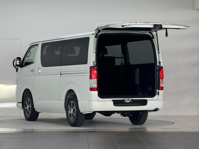 ハイエースバン ロングスーパーＧＬ　ダークプライムＳ　【ディーゼル車】デジタルインナーミラー　パノラミックビューモニター対応　両側電動パワースライドドア　ＬＥＤヘッドライト　ＡＣ１００Ｖ　プッシュスタート　２０ｔｈ記念スカッフプレート　オプション１５ＡＷ（14枚目）
