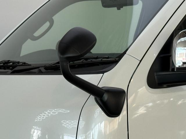 ハイエースバン ロングスーパーＧＬ　ダークプライムＳ　【ディーゼル車】デジタルインナーミラー　パノラミックビューモニター対応　両側電動パワースライドドア　ＬＥＤヘッドライト　ＡＣ１００Ｖ　プッシュスタート　２０ｔｈ記念スカッフプレート　オプション１５ＡＷ（21枚目）