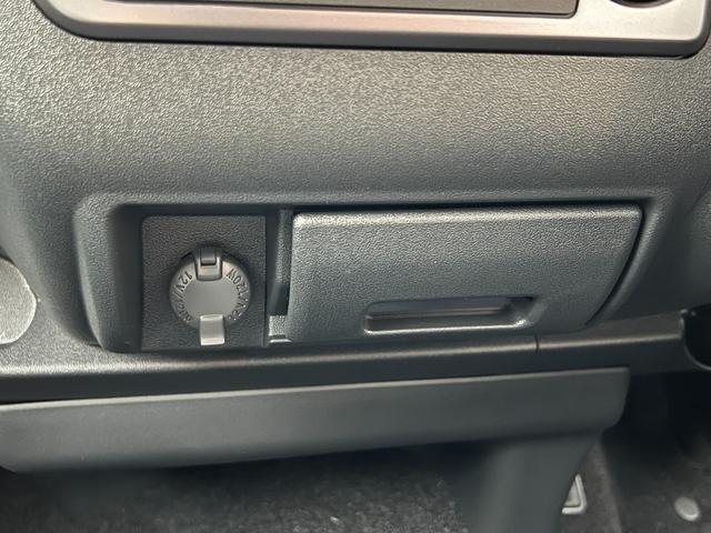 ハイエースバン ロングスーパーＧＬ　ダークプライムＳ　【ディーゼル車】デジタルインナーミラー　パノラミックビューモニター対応　両側電動パワースライドドア　ＬＥＤヘッドライト　ＡＣ１００Ｖ　プッシュスタート　２０ｔｈ記念スカッフプレート　オプション１５ＡＷ（61枚目）