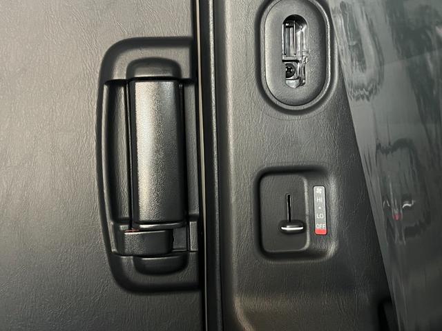 ハイエースバン ロングスーパーＧＬ　ダークプライムＳ　【ディーゼル車】デジタルインナーミラー　パノラミックビューモニター対応　両側電動パワースライドドア　ＬＥＤヘッドライト　ＡＣ１００Ｖ　プッシュスタート　２０ｔｈ記念スカッフプレート　オプション１５ＡＷ（63枚目）