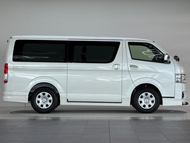 ハイエースバン 　【モデリスタエアロ付＆ディーゼル車】　デジタルインナーミラー　パノラミックビューモニター対応　両側電動パワースライドドア　ＥＴＣ　ＬＥＤヘッドライト　ＡＣ１００Ｖ　プッシュスタート　純正１５インチＡＷ（7枚目）
