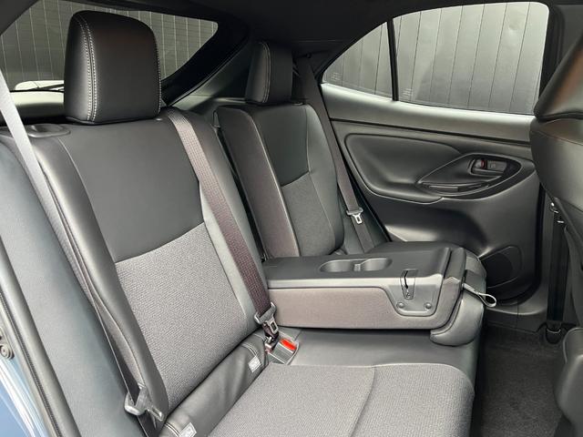 ヤリスクロス ハイブリッドZ ウルバーノ 【内装ブラック】 8インチコネクトテットナビ パノラミックビューモニタ- ブラインドスポットモニター ステアリングヒーター シートヒーター アクセサリーコンセント HDMI入力端子 純正18インチAW(45枚目)