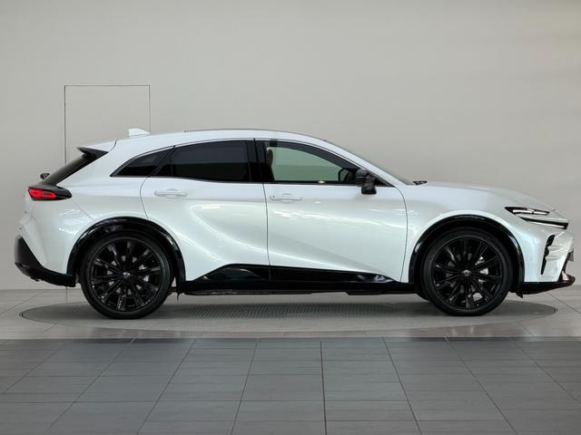 クラウンスポーツ Ｚ　【パノラマルーフ付】　１２．３型コネクトナビ　パノラミックビューモニター　ブラインドスポットモニター　デジタルインナーミラー　シートエアコン＆シートヒーター　ハンズフリーパワーバックドア　純正２１ＡＷ（7枚目）