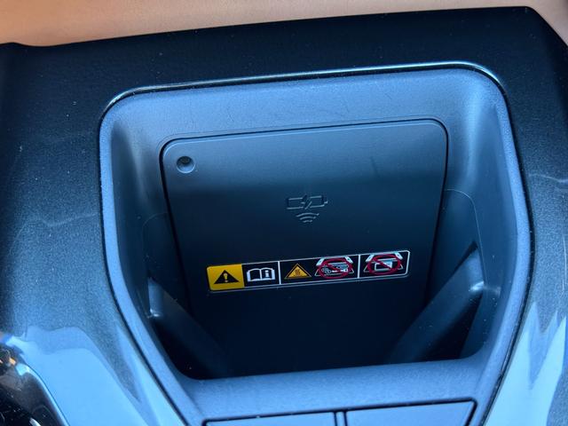 クラウンスポーツ Ｚ　【パノラマルーフ付】　１２．３型コネクトナビ　パノラミックビューモニター　ブラインドスポットモニター　デジタルインナーミラー　シートエアコン＆シートヒーター　ハンズフリーパワーバックドア　純正２１ＡＷ（63枚目）