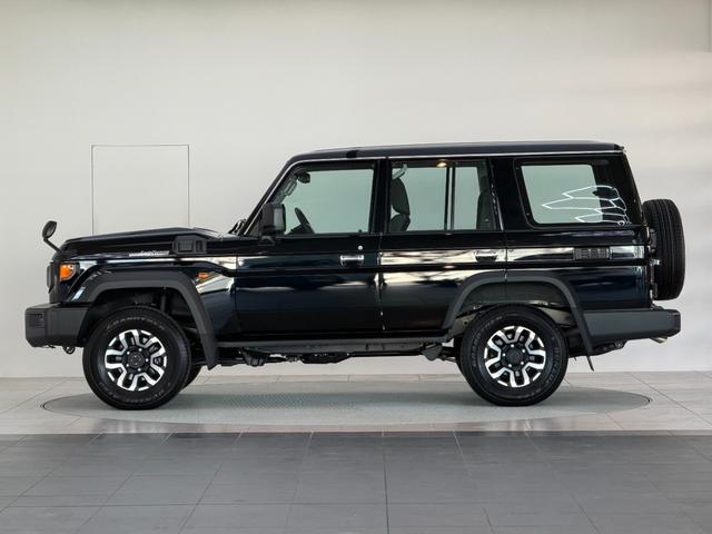 ランドクルーザー７０ ＡＸ　【純正ナビ付き】　丸目ヘッドライト　バックモニター内臓インナーミラー　電動デフロック　　背面タイヤ　リモコンキー　　ヒルスタートアシストコントロール　ダウンヒルスタートコントロール　純正１６インチＡＷ（6枚目）