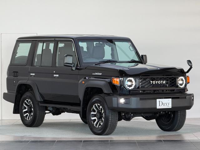 ランドクルーザー７０ ＡＸ　【純正ナビ付き】　丸目ヘッドライト　バックモニター内臓インナーミラー　電動デフロック　　背面タイヤ　リモコンキー　　ヒルスタートアシストコントロール　ダウンヒルスタートコントロール　純正１６インチＡＷ（9枚目）