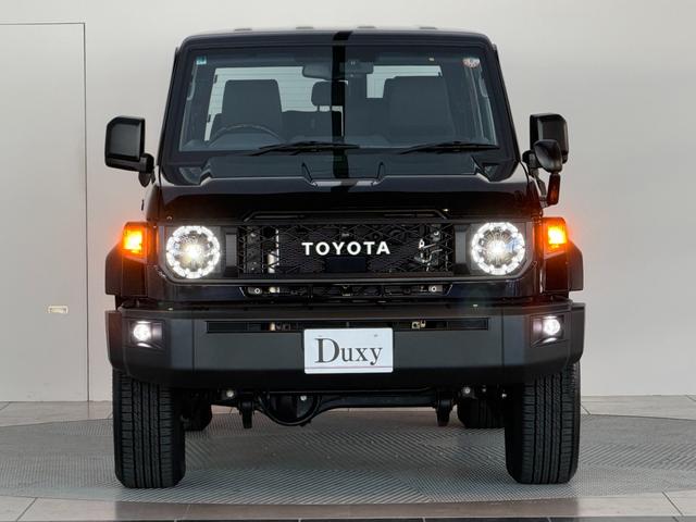 ランドクルーザー７０ ＡＸ　【純正ナビ付き】　丸目ヘッドライト　バックモニター内臓インナーミラー　電動デフロック　　背面タイヤ　リモコンキー　　ヒルスタートアシストコントロール　ダウンヒルスタートコントロール　純正１６インチＡＷ（14枚目）