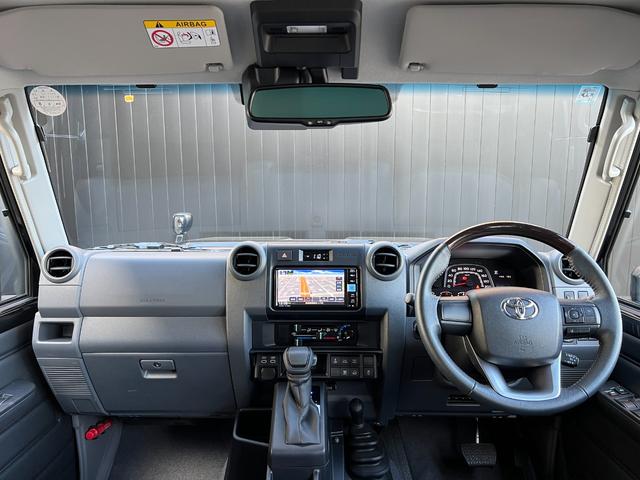 ランドクルーザー７０ ＡＸ　【純正ナビ付き】　丸目ヘッドライト　バックモニター内臓インナーミラー　電動デフロック　　背面タイヤ　リモコンキー　　ヒルスタートアシストコントロール　ダウンヒルスタートコントロール　純正１６インチＡＷ（40枚目）