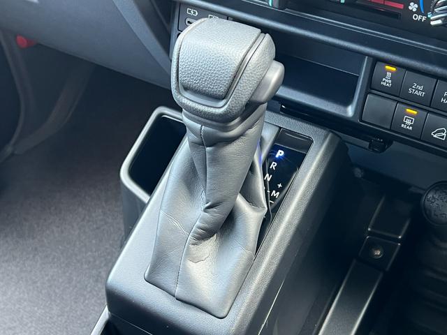 ランドクルーザー７０ ＡＸ　【純正ナビ付き】　丸目ヘッドライト　バックモニター内臓インナーミラー　電動デフロック　　背面タイヤ　リモコンキー　　ヒルスタートアシストコントロール　ダウンヒルスタートコントロール　純正１６インチＡＷ（60枚目）