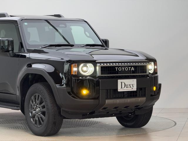 ランドクルーザー２５０ ＶＸ　【内装ブラック】　丸目ヘッドライト　１２．３インチコネクトナビ　トヨタチームメイト　デジタルミラー　ドライブレコーダー　サンルーフ　パノラミックビューモニター　ブラインドスポットモニター　純正１８ＡＷ（17枚目）