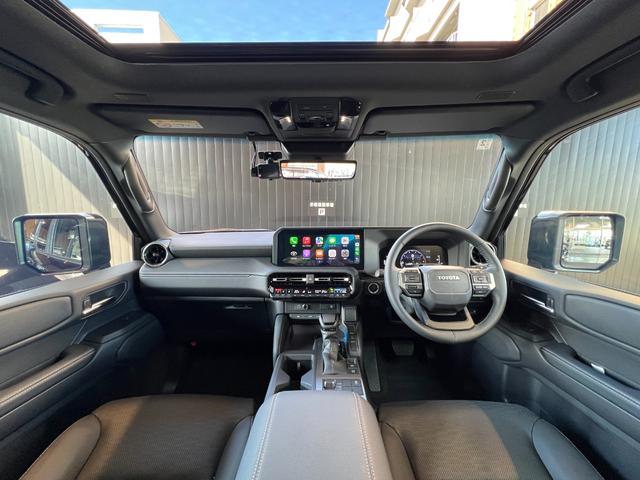 ランドクルーザー２５０ ＶＸ　【内装ブラック】　丸目ヘッドライト　１２．３インチコネクトナビ　トヨタチームメイト　デジタルミラー　ドライブレコーダー　サンルーフ　パノラミックビューモニター　ブラインドスポットモニター　純正１８ＡＷ（40枚目）