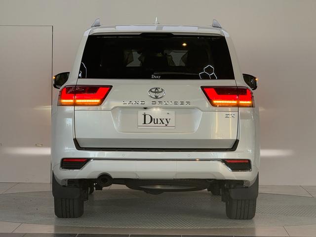 ランドクルーザー ＺＸ　【ディーゼル車】内装ベージュ　１２．３インチＪＢＬプレミアサウンド　サンルーフ　パノラミックビューモニター　寒冷地仕様　ブラインドスポットモニター　ＥＴＣ２．０　パワーバックドア　純正２０インチアルミ（13枚目）