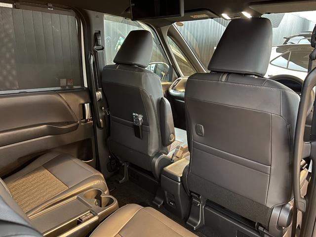 ノア ハイブリッドＳ－Ｚ　【１３．２インチ後席フリップダウンモニター付き】　１０．５型コネクトナビ　快適利便パッケージＨｉ　ブラインドスポットモニター　アドバンストパーク　パワーバックドア　ＣＤ／ＤＶＤ　ＨＤＭＩ　純正１７ＡＷ（44枚目）