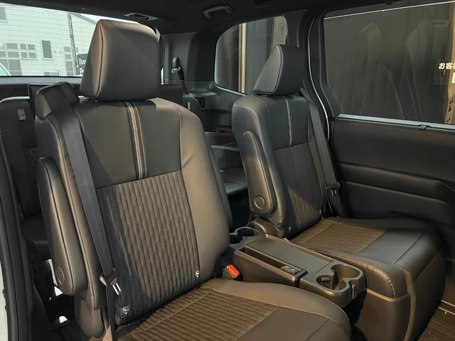 ノア ハイブリッドＳ－Ｚ　【１３．２インチ後席フリップダウンモニター付き】　１０．５型コネクトナビ　快適利便パッケージＨｉ　ブラインドスポットモニター　アドバンストパーク　パワーバックドア　ＣＤ／ＤＶＤ　ＨＤＭＩ　純正１７ＡＷ（45枚目）