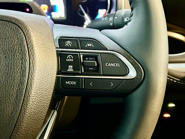 ノア ハイブリッドＳ－Ｚ　【１３．２インチ後席フリップダウンモニター付き】　１０．５型コネクトナビ　快適利便パッケージＨｉ　ブラインドスポットモニター　アドバンストパーク　パワーバックドア　ＣＤ／ＤＶＤ　ＨＤＭＩ　純正１７ＡＷ（52枚目）