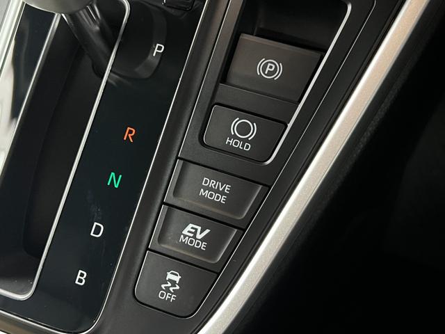 ノア ハイブリッドＳ－Ｚ　【１３．２インチ後席フリップダウンモニター付き】　１０．５型コネクトナビ　快適利便パッケージＨｉ　ブラインドスポットモニター　アドバンストパーク　パワーバックドア　ＣＤ／ＤＶＤ　ＨＤＭＩ　純正１７ＡＷ（62枚目）