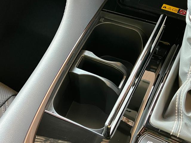 アルファード Z 【モデリスタエアロ付】 14インチコネクトナビ 13.2インチ後席フリップダウンモニター 左右独立ムーンルーフ デジタルミラー トヨタチームメイト ユニバーサルステップ PVM BSM 純正18AW(64枚目)