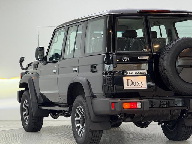 ランドクルーザー７０ ＡＸ　【内装ブラック】　丸目ヘッドライト　バックモニター内臓インナーミラー　電動デフロック　　背面タイヤ　リモコンキー　　ヒルスタートアシストコントロール　ダウンヒルスタートコントロール　純正１６インチＡＷ（24枚目）