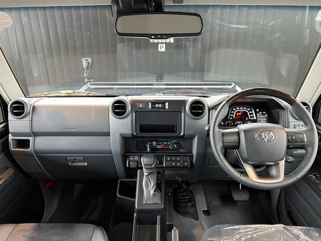 ランドクルーザー７０ ＡＸ　【内装ブラック】　丸目ヘッドライト　バックモニター内臓インナーミラー　電動デフロック　　背面タイヤ　リモコンキー　　ヒルスタートアシストコントロール　ダウンヒルスタートコントロール　純正１６インチＡＷ（36枚目）