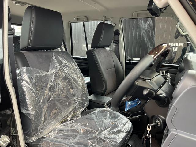 ランドクルーザー７０ ＡＸ　【内装ブラック】　丸目ヘッドライト　バックモニター内臓インナーミラー　電動デフロック　　背面タイヤ　リモコンキー　　ヒルスタートアシストコントロール　ダウンヒルスタートコントロール　純正１６インチＡＷ（40枚目）