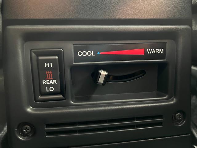 ランドクルーザー７０ ＡＸ　【内装ブラック】　丸目ヘッドライト　バックモニター内臓インナーミラー　電動デフロック　　背面タイヤ　リモコンキー　　ヒルスタートアシストコントロール　ダウンヒルスタートコントロール　純正１６インチＡＷ（52枚目）