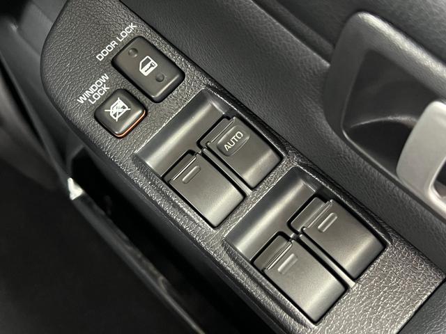 ランドクルーザー７０ ＡＸ　【内装ブラック】　丸目ヘッドライト　バックモニター内臓インナーミラー　電動デフロック　　背面タイヤ　リモコンキー　　ヒルスタートアシストコントロール　ダウンヒルスタートコントロール　純正１６インチＡＷ（58枚目）
