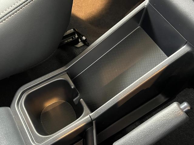 ランドクルーザー７０ ＡＸ　【内装ブラック】　丸目ヘッドライト　バックモニター内臓インナーミラー　電動デフロック　　背面タイヤ　リモコンキー　　ヒルスタートアシストコントロール　ダウンヒルスタートコントロール　純正１６インチＡＷ（60枚目）