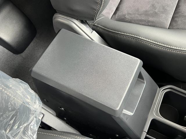 ランドクルーザー７０ ＡＸ　【内装ブラック】　丸目ヘッドライト　バックモニター内臓インナーミラー　電動デフロック　　背面タイヤ　リモコンキー　　ヒルスタートアシストコントロール　ダウンヒルスタートコントロール　純正１６インチＡＷ（62枚目）