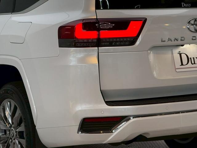 ランドクルーザー ＺＸ　【ディーゼル車】　　内装ベージュ　１２．３インチＪＢＬプレミアムサウンド　リアエンターテイメントシステム　クールボックス　電動デフロック　ルーフレールシルバー　寒冷地仕様　ＰＶＭ　ＢＳＭ　純正２０ＡＷ（28枚目）