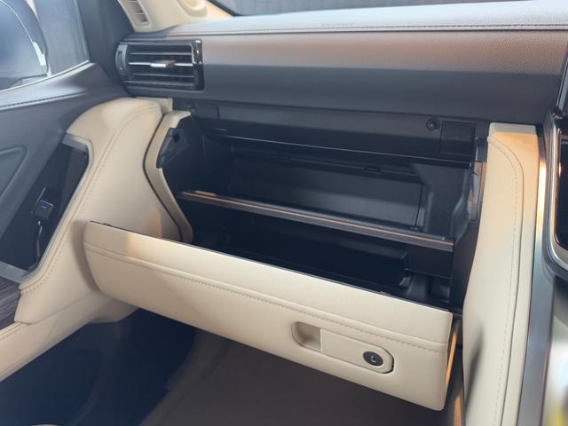 ランドクルーザー ＺＸ　【ディーゼル車】　　内装ベージュ　１２．３インチＪＢＬプレミアムサウンド　リアエンターテイメントシステム　クールボックス　電動デフロック　ルーフレールシルバー　寒冷地仕様　ＰＶＭ　ＢＳＭ　純正２０ＡＷ（64枚目）
