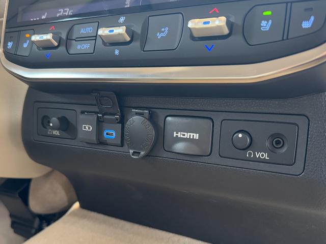 ランドクルーザー ＺＸ　【ディーゼル車】　　内装ベージュ　１２．３インチＪＢＬプレミアムサウンド　リアエンターテイメントシステム　クールボックス　電動デフロック　ルーフレールシルバー　寒冷地仕様　ＰＶＭ　ＢＳＭ　純正２０ＡＷ（68枚目）