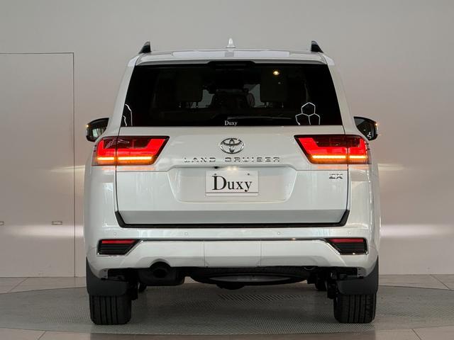 ランドクルーザー ＺＸ　【改良型モデル】　内装ベージュ　１２．３インチＪＢＬプレミアムサウンド　ブラックルーフレール　ムーンルーフ　パノラミックビューモニター　ブラインドスポットモニター　ＥＴＣ２．０　ＨＤＭＩ　純正２０ＡＷ（13枚目）