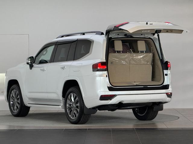 ランドクルーザー ＺＸ　【改良型モデル】　内装ベージュ　１２．３インチＪＢＬプレミアムサウンド　ブラックルーフレール　ムーンルーフ　パノラミックビューモニター　ブラインドスポットモニター　ＥＴＣ２．０　ＨＤＭＩ　純正２０ＡＷ（14枚目）