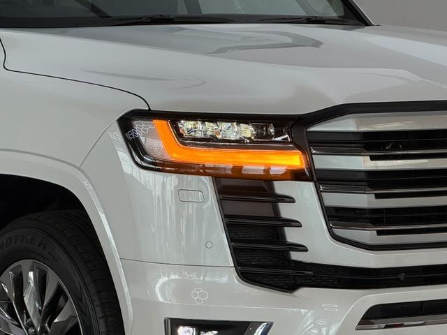 ランドクルーザー ＺＸ　【改良型モデル】　内装ベージュ　１２．３インチＪＢＬプレミアムサウンド　ブラックルーフレール　ムーンルーフ　パノラミックビューモニター　ブラインドスポットモニター　ＥＴＣ２．０　ＨＤＭＩ　純正２０ＡＷ（19枚目）