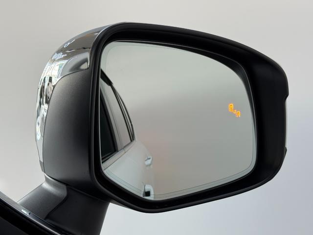 ランドクルーザー ＺＸ　【改良型モデル】　内装ベージュ　１２．３インチＪＢＬプレミアムサウンド　ブラックルーフレール　ムーンルーフ　パノラミックビューモニター　ブラインドスポットモニター　ＥＴＣ２．０　ＨＤＭＩ　純正２０ＡＷ（22枚目）