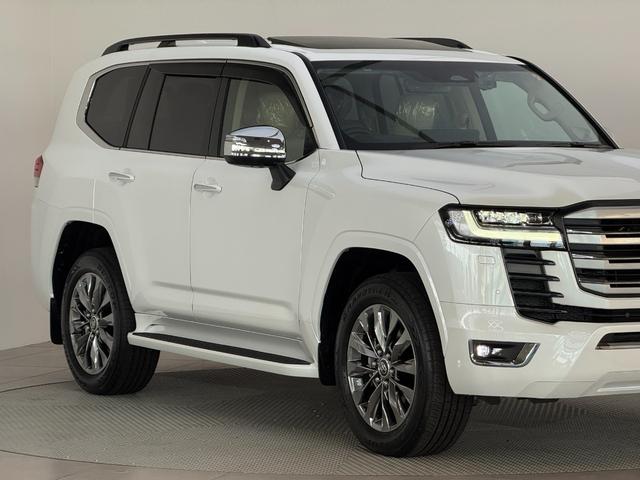 ランドクルーザー ＺＸ　【改良型モデル】　内装ベージュ　１２．３インチＪＢＬプレミアムサウンド　ブラックルーフレール　ムーンルーフ　パノラミックビューモニター　ブラインドスポットモニター　ＥＴＣ２．０　ＨＤＭＩ　純正２０ＡＷ（32枚目）