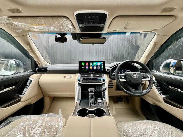 ランドクルーザー ＺＸ　【改良型モデル】　内装ベージュ　１２．３インチＪＢＬプレミアムサウンド　ブラックルーフレール　ムーンルーフ　パノラミックビューモニター　ブラインドスポットモニター　ＥＴＣ２．０　ＨＤＭＩ　純正２０ＡＷ（35枚目）