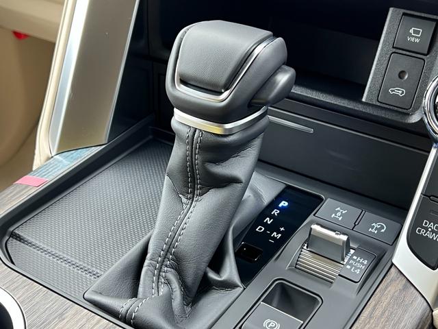 ランドクルーザー ＺＸ　【改良型モデル】　内装ベージュ　１２．３インチＪＢＬプレミアムサウンド　ブラックルーフレール　ムーンルーフ　パノラミックビューモニター　ブラインドスポットモニター　ＥＴＣ２．０　ＨＤＭＩ　純正２０ＡＷ（61枚目）