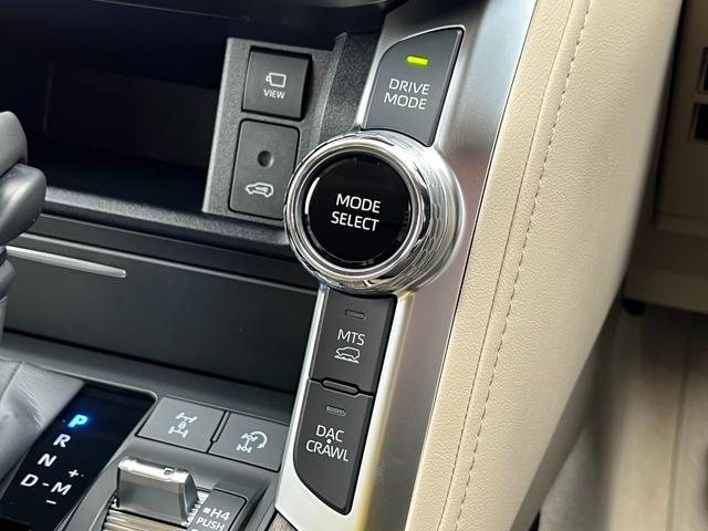 ランドクルーザー ＺＸ　【改良型モデル】　内装ベージュ　１２．３インチＪＢＬプレミアムサウンド　ブラックルーフレール　ムーンルーフ　パノラミックビューモニター　ブラインドスポットモニター　ＥＴＣ２．０　ＨＤＭＩ　純正２０ＡＷ（63枚目）