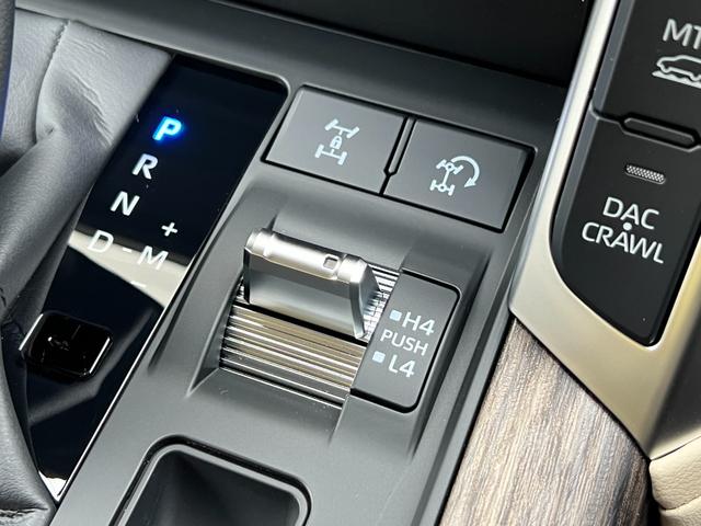 ランドクルーザー ＺＸ　【改良型モデル】　内装ベージュ　１２．３インチＪＢＬプレミアムサウンド　ブラックルーフレール　ムーンルーフ　パノラミックビューモニター　ブラインドスポットモニター　ＥＴＣ２．０　ＨＤＭＩ　純正２０ＡＷ（64枚目）
