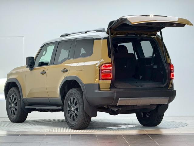 ランドクルーザー２５０ ＺＸファーストエディション　【ファーストエディション】　内装ブラウン　丸目ヘッドライト　１２．３インチＪＢＬコネクトナビ　チームメイト　　デジタルインナーミラー　サンルーフ　電動デフロック　置き充電　シートメモリー　純正１８ＡＷ（14枚目）