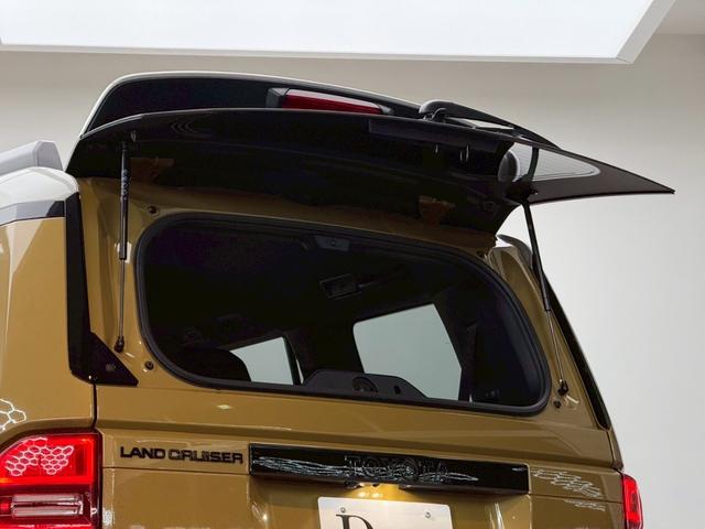 ランドクルーザー２５０ ＺＸファーストエディション　【ファーストエディション】　内装ブラウン　丸目ヘッドライト　１２．３インチＪＢＬコネクトナビ　チームメイト　　デジタルインナーミラー　サンルーフ　電動デフロック　置き充電　シートメモリー　純正１８ＡＷ（28枚目）