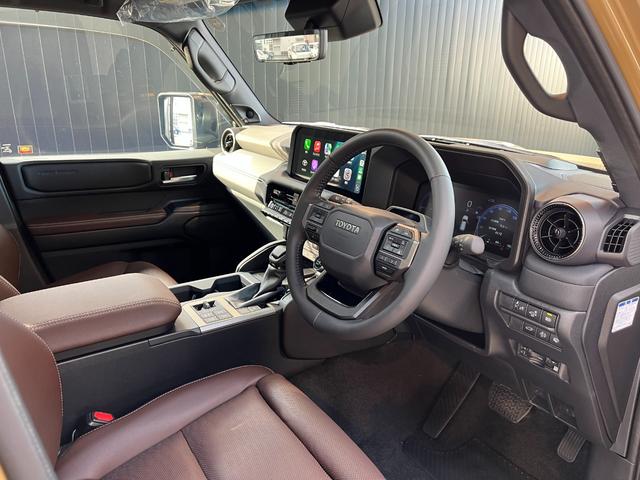 ランドクルーザー２５０ ＺＸファーストエディション　【ファーストエディション】　内装ブラウン　丸目ヘッドライト　１２．３インチＪＢＬコネクトナビ　チームメイト　　デジタルインナーミラー　サンルーフ　電動デフロック　置き充電　シートメモリー　純正１８ＡＷ（41枚目）