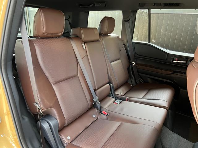 ランドクルーザー２５０ ＺＸファーストエディション　【ファーストエディション】　内装ブラウン　丸目ヘッドライト　１２．３インチＪＢＬコネクトナビ　チームメイト　　デジタルインナーミラー　サンルーフ　電動デフロック　置き充電　シートメモリー　純正１８ＡＷ（44枚目）