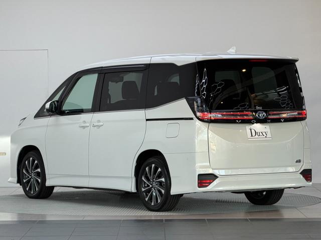 ヴォクシー Ｓ－Ｚ　【アドバンストパーク】１０．５インチコネクトナビ　快適利便パッケージＨｉ　デジタルインナーミラー　ブラインドスポットモニター　パノラミックビューモニター　パワーバックドア　ＣＤ／ＤＶＤ　純正１７型ＡＷ（10枚目）