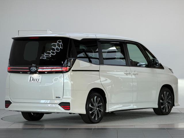 ヴォクシー Ｓ－Ｚ　【アドバンストパーク】１０．５インチコネクトナビ　快適利便パッケージＨｉ　デジタルインナーミラー　ブラインドスポットモニター　パノラミックビューモニター　パワーバックドア　ＣＤ／ＤＶＤ　純正１７型ＡＷ（11枚目）