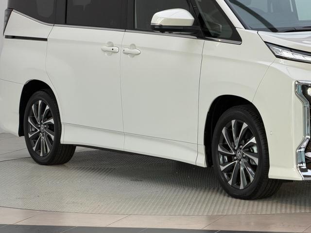 ヴォクシー Ｓ－Ｚ　【アドバンストパーク】１０．５インチコネクトナビ　快適利便パッケージＨｉ　デジタルインナーミラー　ブラインドスポットモニター　パノラミックビューモニター　パワーバックドア　ＣＤ／ＤＶＤ　純正１７型ＡＷ（17枚目）