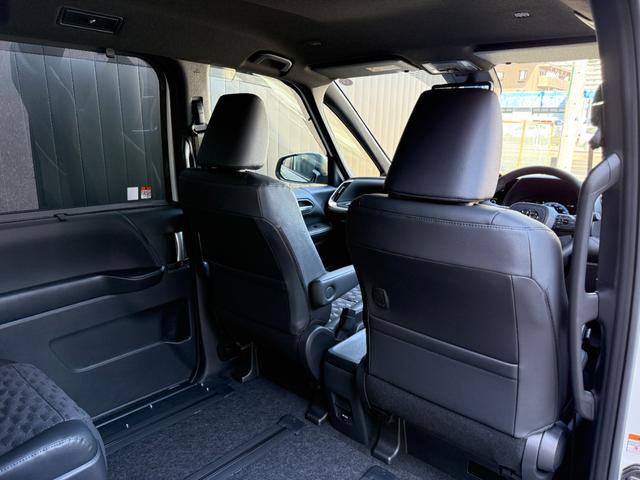 ヴォクシー Ｓ－Ｚ　【アドバンストパーク】１０．５インチコネクトナビ　快適利便パッケージＨｉ　デジタルインナーミラー　ブラインドスポットモニター　パノラミックビューモニター　パワーバックドア　ＣＤ／ＤＶＤ　純正１７型ＡＷ（44枚目）