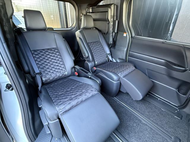 ヴォクシー Ｓ－Ｚ　【アドバンストパーク】１０．５インチコネクトナビ　快適利便パッケージＨｉ　デジタルインナーミラー　ブラインドスポットモニター　パノラミックビューモニター　パワーバックドア　ＣＤ／ＤＶＤ　純正１７型ＡＷ（46枚目）